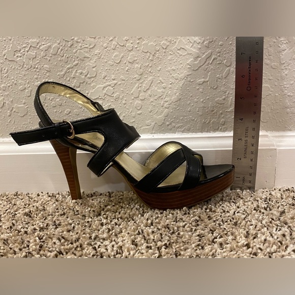 Tommy Hilfiger Heels - Picture 7 of 14